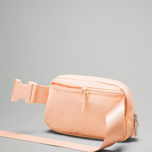 Lululemon Everywhere Belt Bag 1L in Summer Glow, BNWT - Picture 4 of 7